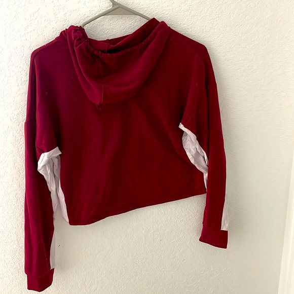 cropped red & white sweatshirt! - Picture 2 of 4